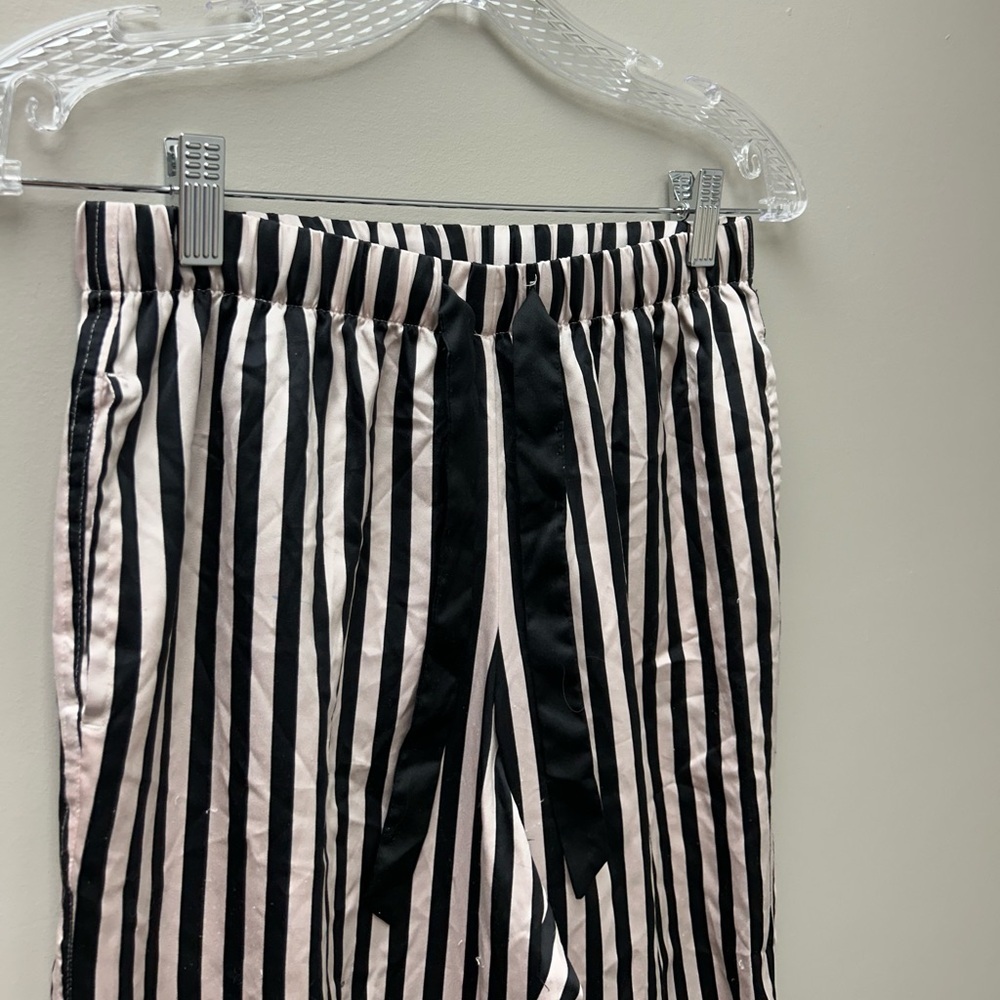 Victoria’s Secret Women’s Black and Pink Striped Pyjama Pants - Picture 2 of 5